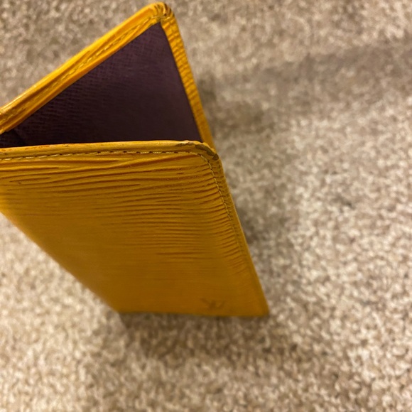 Louis Vuitton epi-card holder - Picture 3 of 12